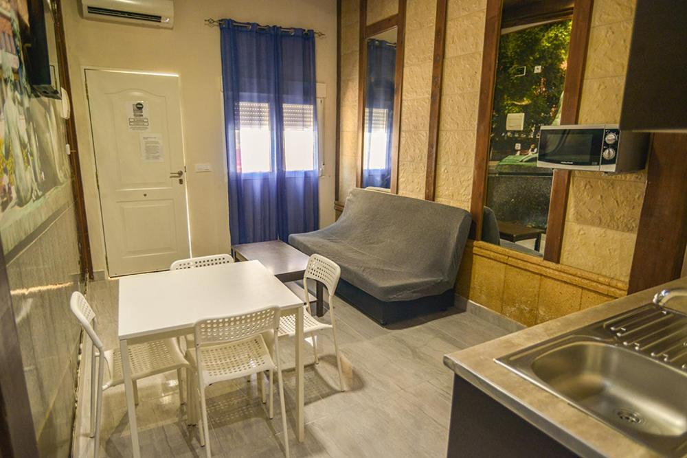 Apartamentos Torrevieja Puerto Екстериор снимка