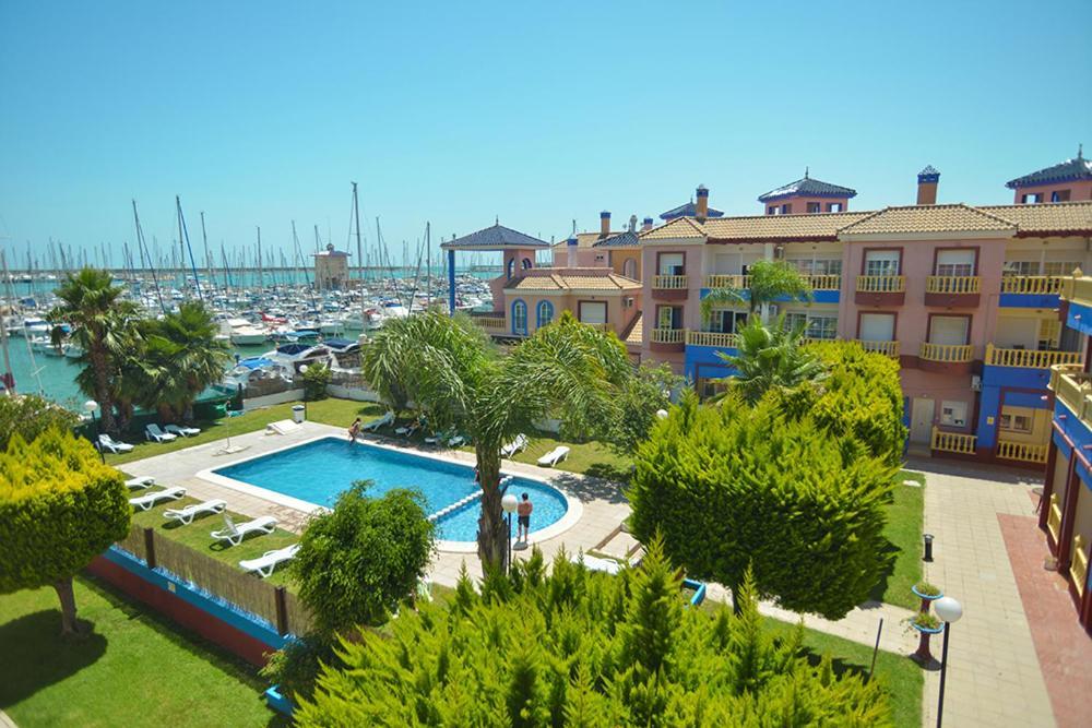 Apartamentos Torrevieja Puerto Екстериор снимка