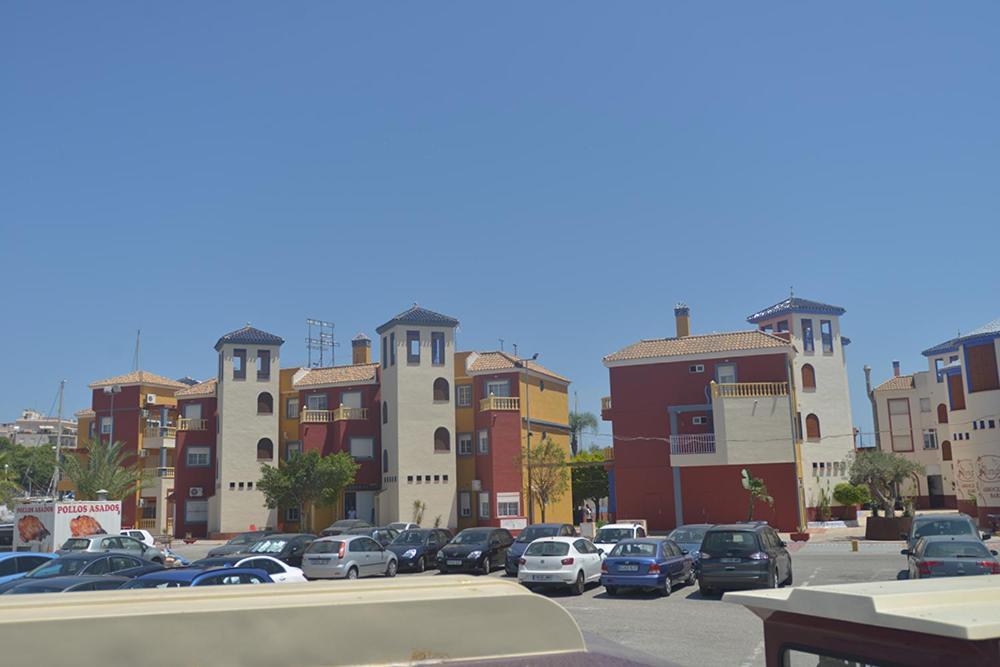 Apartamentos Torrevieja Puerto Екстериор снимка