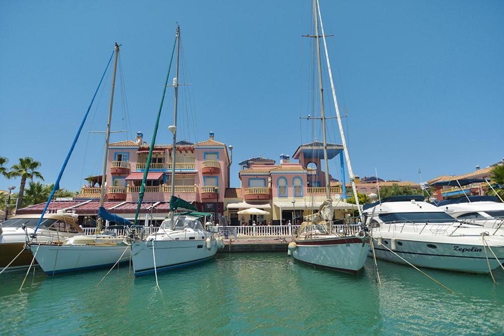 Apartamentos Torrevieja Puerto Екстериор снимка