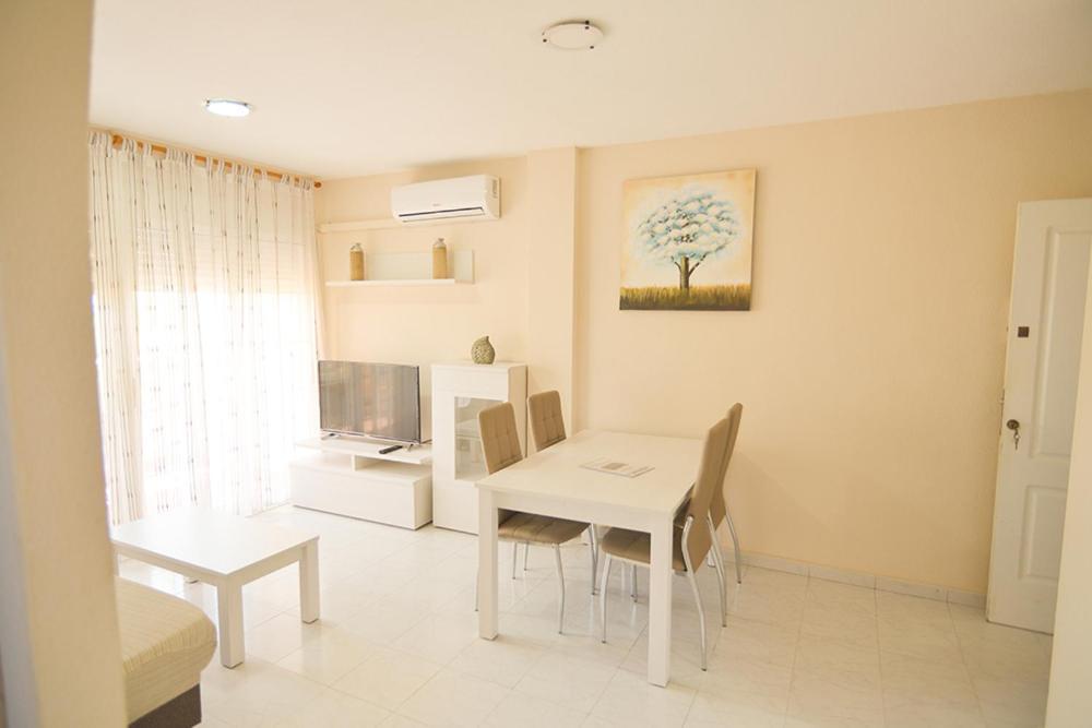 Apartamentos Torrevieja Puerto Екстериор снимка