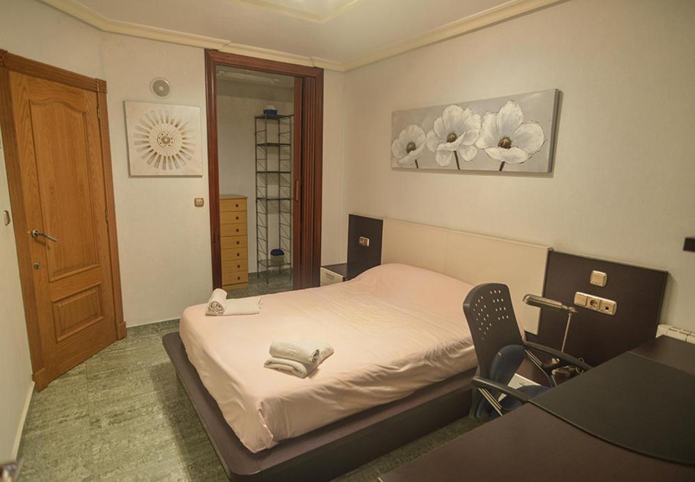 Apartamentos Torrevieja Puerto Екстериор снимка